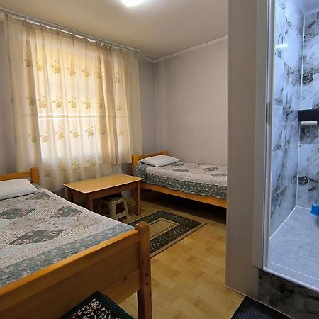 אולן בטור Town Yard Hostel מראה חיצוני תמונה